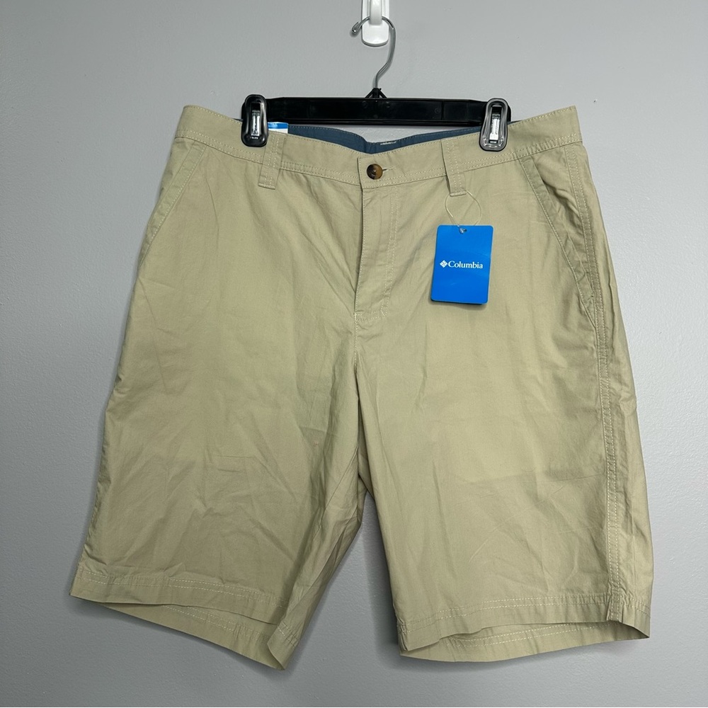 Columbia Men's Khaki Flat Front Shorts